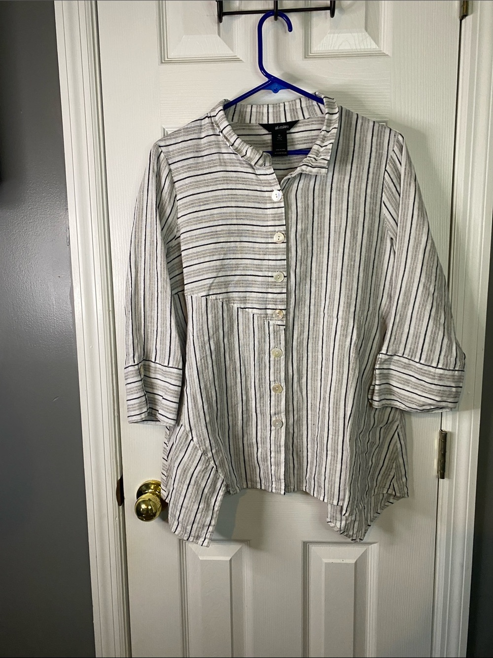 Ali Miles Gray and White Striped Casual Button-Down Shirt And Back Size Medium.